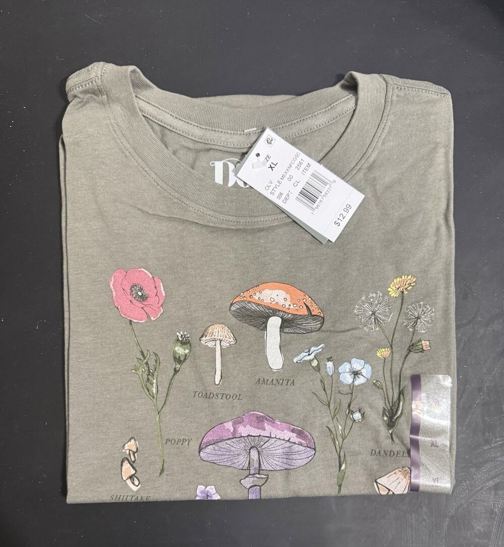 NWT 100% Cotton Olive Green Mushroom Flower Botanical T-Shirt Women’s XL